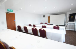 projector screen, flipchart, classroom layout, conference room