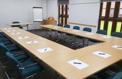 u-shape, meeting room, flipchart