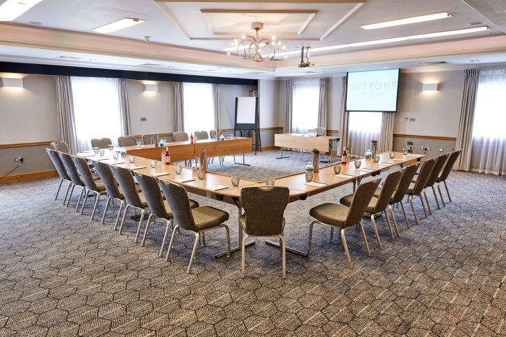 u-shape table layout, flip chart, projector screen, hotels