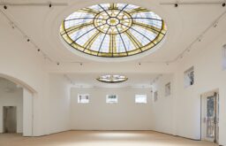 dome skylight, white gallery space, blank canvas space, natural daylight