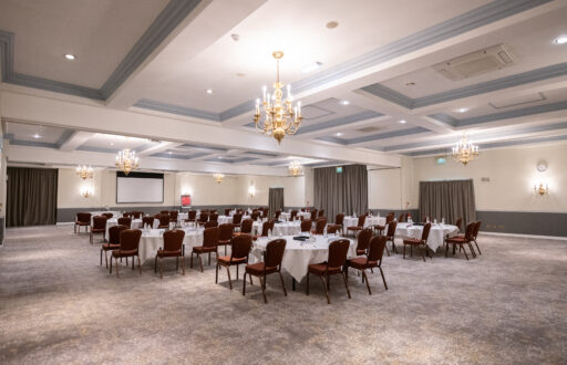 cabaret layout, conference room, projector screen